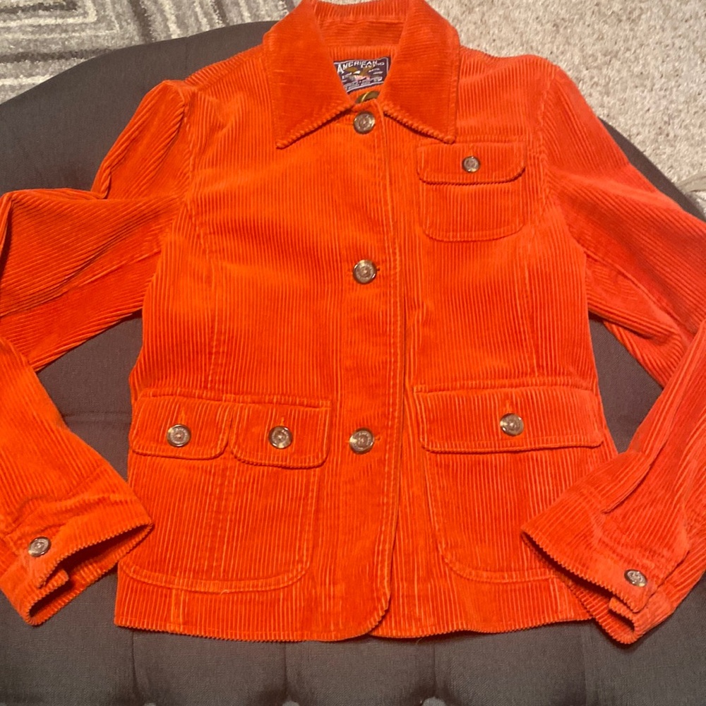 Very stylish corduroy jacket great for fall or any season.